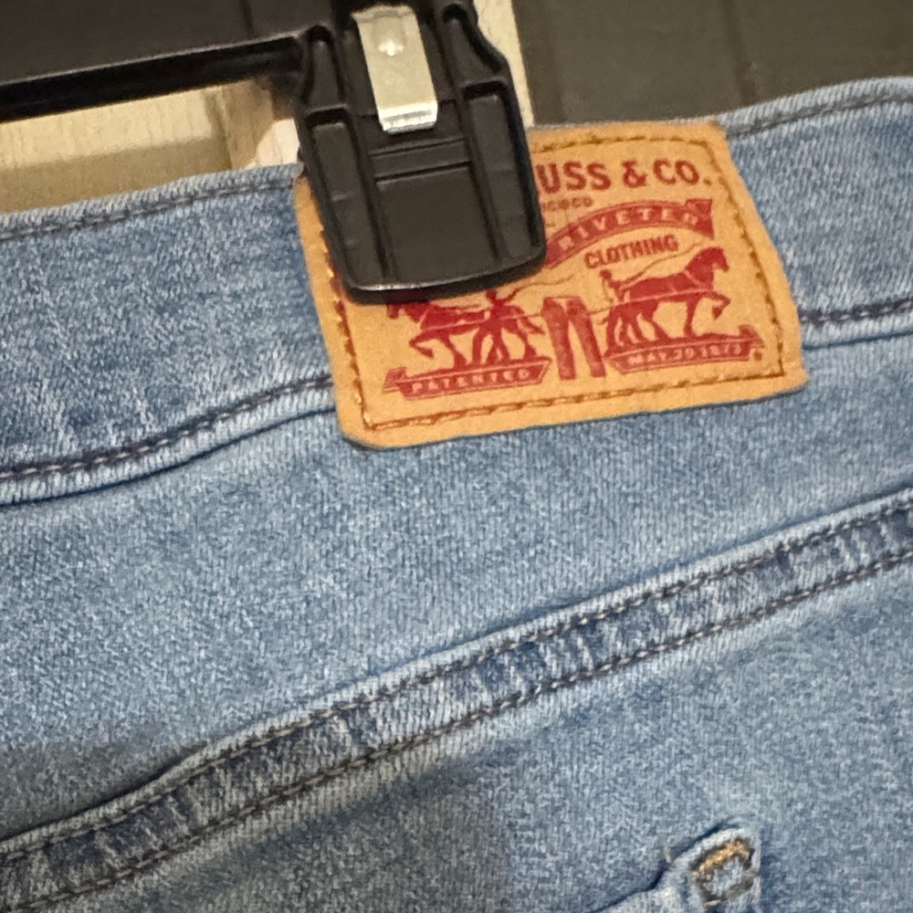 Light Blue Women’s Levi’s - Picture 3 of 4